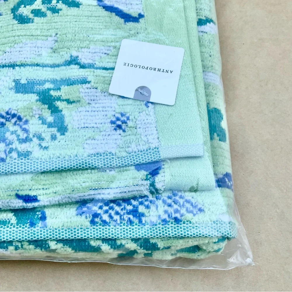 Anthro โ Lillian Cotton Floral Bath Towel in Green - Picture 7 of 10
